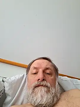 Snapshot of Outdoorsexlover chatting on February 18, 10:44 am Outdoorsexlover online show from February 18, 10:44 am