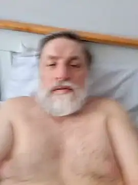 Snapshot of Outdoorsexlover chatting on March 5, 9:05 am Outdoorsexlover online show from March 5, 9:05 am