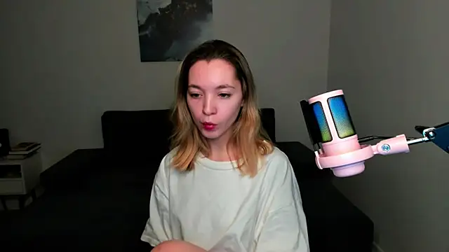 MiaThaine online show from December 16, 3:11 pm