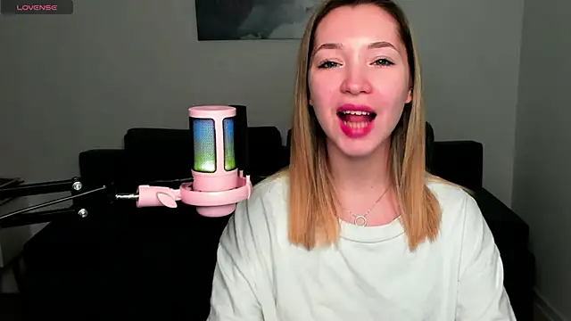 MiaThaine online show from December 28, 3:26 am