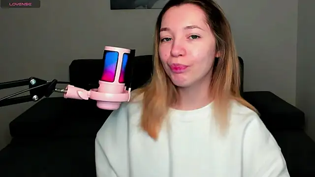 MiaThaine online show from January 17, 8:02 am