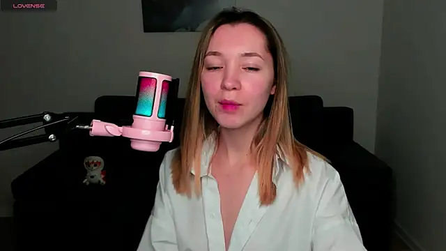 MiaThaine online show from January 24, 1:03 am