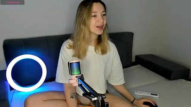 MiaThaine online show from February 15, 3:06 pm