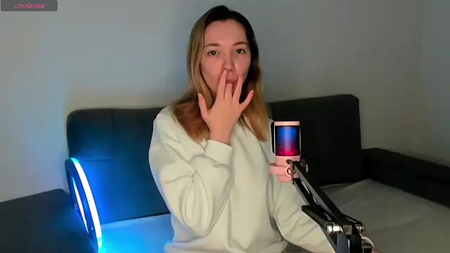 MiaThaine online show from February 21, 1:44 pm