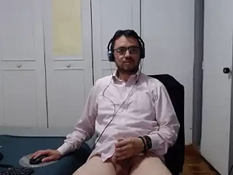 Snapshot of Diptongo chatting on December 2, 10:23 pm Diptongo online show from December 2, 10:23 pm