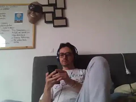 Snapshot of Diptongo chatting on February 26, 3:30 pm Diptongo online show from February 26, 3:30 pm