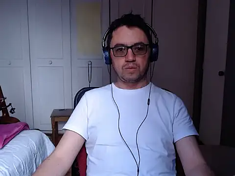 Snapshot of Diptongo chatting on December 3, 3:10 pm Diptongo online show from December 3, 3:10 pm