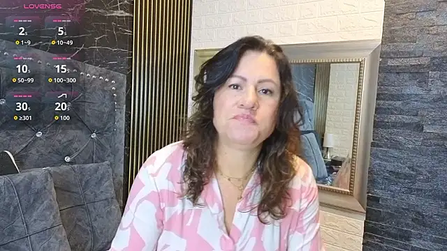 charlotte  G online show from February 1, 11:20 am