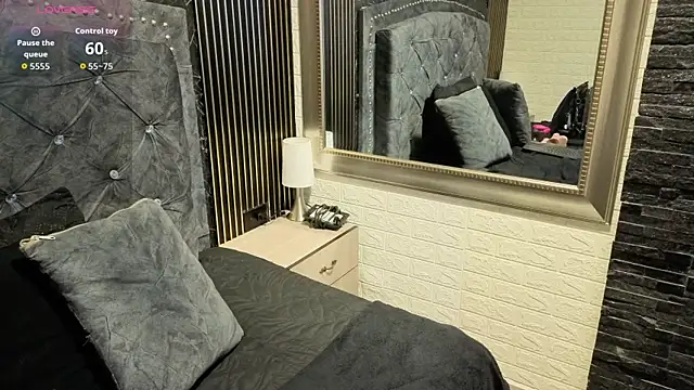 charlotte  G online show from February 23, 9:39 am