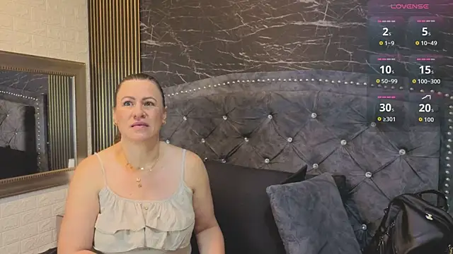 charlotte  G online show from March 29, 12:27 pm