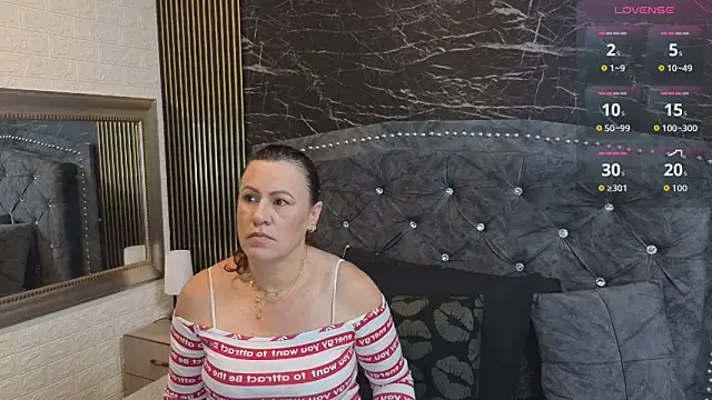 charlotte  G online show from April 7, 10:37 am