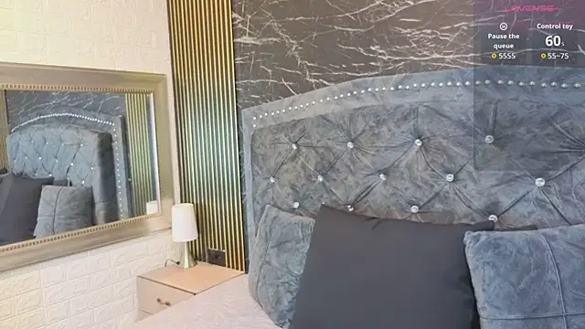 charlotte  G online show from April 16, 11:00 am