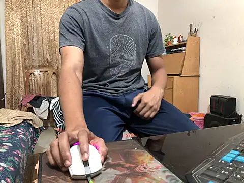 Snapshot of Zeuhorny chatting on December 4, 10:08 pm Zeuhorny online show from December 4, 10:08 pm