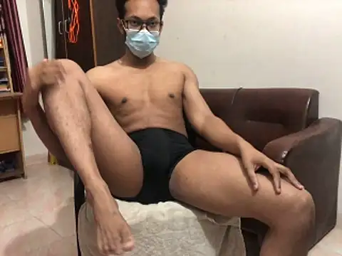 Snapshot of Zeuhorny chatting on March 22, 11:52 pm Zeuhorny online show from March 22, 11:52 pm