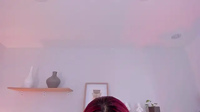 Scarlett Morgan  online show from February 15, 7:50 pm