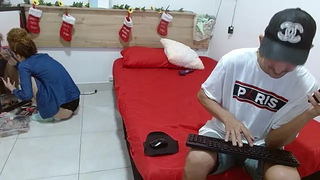 Snapshot of Zamu_1992 chatting on December 17, 7:48 pm Zamu 1992 online show from December 17, 7:48 pm