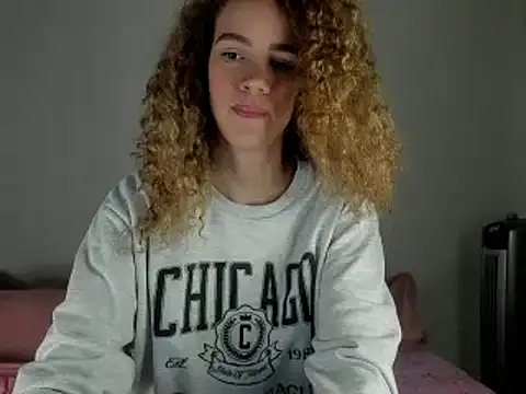 Snapshot of Zamu_1992 chatting on December 24, 10:55 am Zamu 1992 online show from December 24, 10:55 am