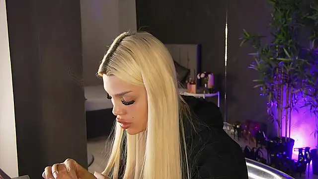shayblonde online show from March 11, 4:43 am
