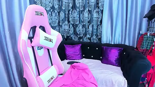 KamilaFoxy online show from February 4, 7:07 am