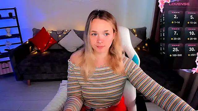 Snapshot of SherillBrill chatting on February 8, 7:37 am SherillBrill online show from February 8, 7:37 am