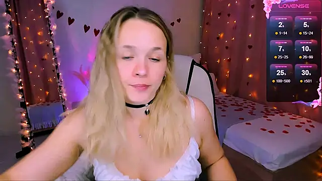 Snapshot of SherillBrill chatting on February 12, 6:51 pm SherillBrill online show from February 12, 6:51 pm