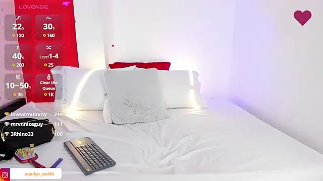 MarilynSmIith online show from December 4, 5:55 pm