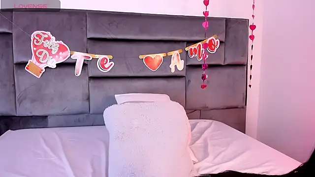 MarilynSmIith online show from February 26, 5:50 pm