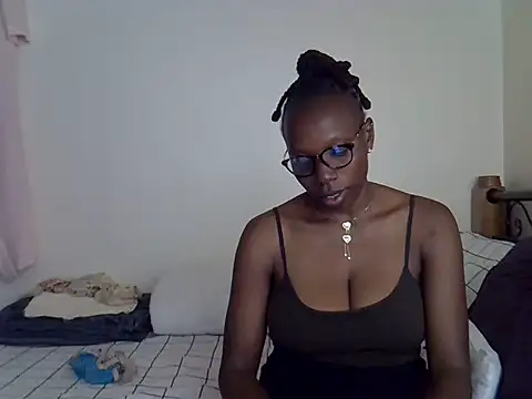 Snapshot of Sweet_Bear chatting on March 10, 6:56 pm Sweet Bear online show from March 10, 6:56 pm