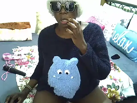 Sweet Bear online show from April 3, 5:44 pm