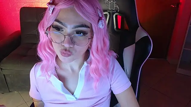 Snapshot of keity_moon chatting on May 20, 2:23 pm keity moon online show from May 20, 2:23 pm