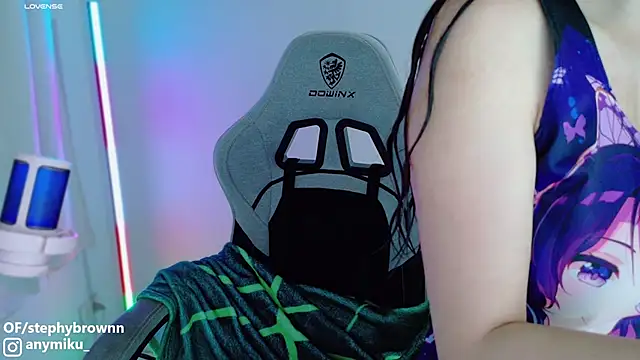 stephybrown online show from February 8, 11:45 pm