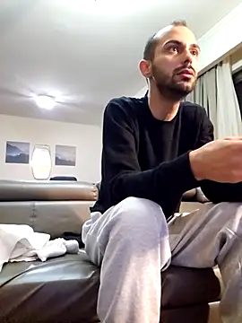 Snapshot of denisxlRo chatting on December 14, 4:34 pm denisxlRo online show from December 14, 4:34 pm