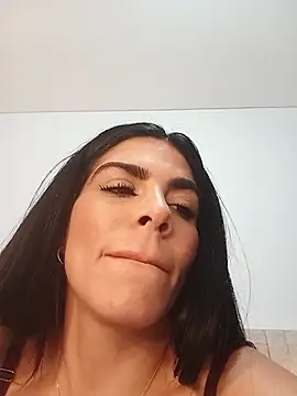 valecruz903 online show from September 23, 6:00 pm