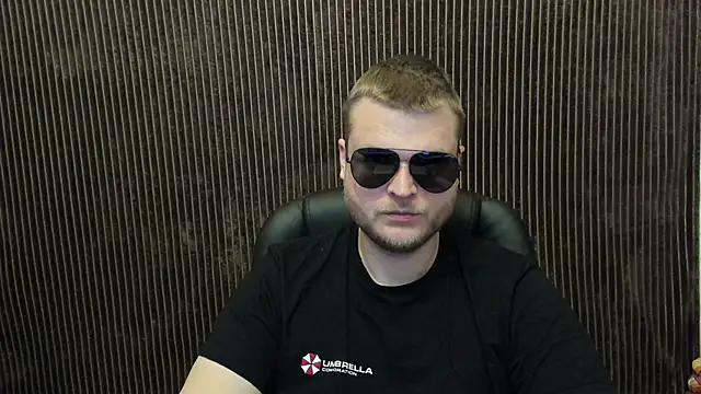 Snapshot of FindomDom chatting on December 24, 6:00 am FindomDom online show from December 24, 6:00 am