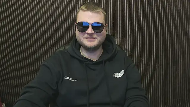 Snapshot of FindomDom chatting on February 16, 6:37 pm FindomDom online show from February 16, 6:37 pm