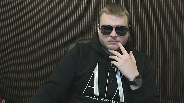 Snapshot of FindomDom chatting on February 18, 4:36 pm FindomDom online show from February 18, 4:36 pm