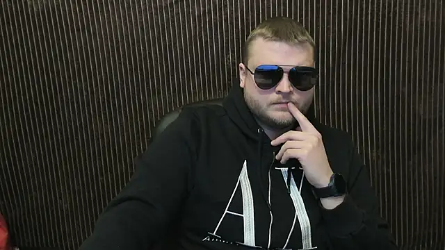 Snapshot of FindomDom chatting on February 20, 5:02 pm FindomDom online show from February 20, 5:02 pm