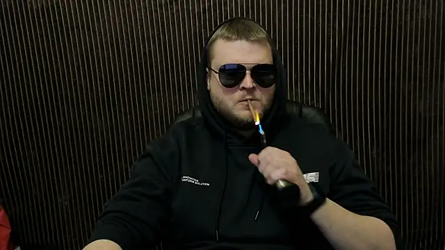 Snapshot of FindomDom chatting on March 6, 8:05 pm FindomDom online show from March 6, 8:05 pm