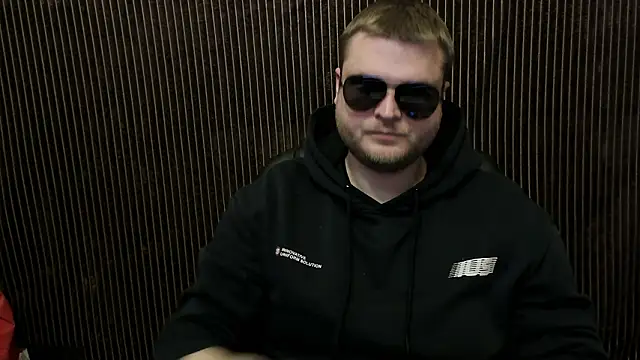 Snapshot of FindomDom chatting on March 13, 6:36 pm FindomDom online show from March 13, 6:36 pm