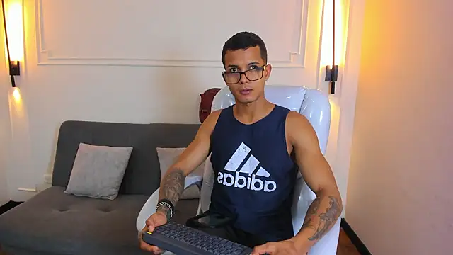 Paradise boy s online show from February 18, 11:11 pm