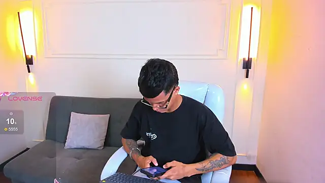 Paradise boy s online show from April 20, 2:31 pm