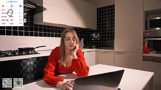 NoreenHatter online show from January 25, 9:04 pm