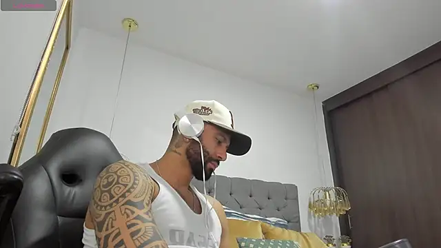 Yorby Maxx1 online show from December 27, 8:18 pm