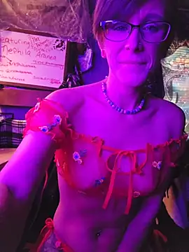 Snapshot of nephilaaranea chatting on April 4, 11:02 pm nephilaaranea online show from April 4, 11:02 pm