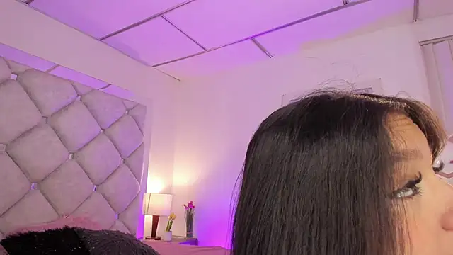 alessiaferry online show from November 24, 5:12 pm