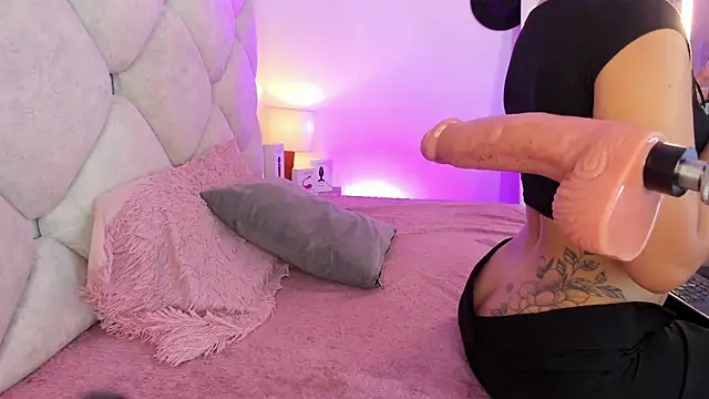 alessiaferry online show from July 24, 1:53 pm