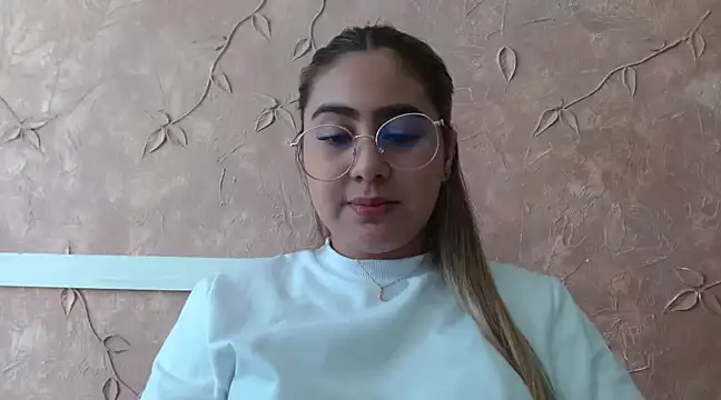 Snapshot of Miabonnett_ chatting on January 23, 4:15 pm Miabonnett online show from January 23, 4:15 pm