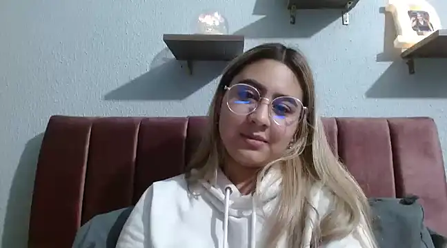 Snapshot of Miabonnett_ chatting on January 29, 12:22 am Miabonnett online show from January 29, 12:22 am