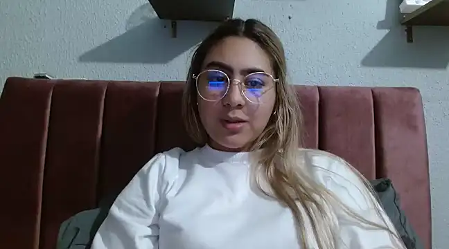 Snapshot of Miabonnett_ chatting on January 29, 10:53 pm Miabonnett online show from January 29, 10:53 pm