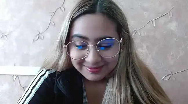 Snapshot of Miabonnett_ chatting on February 10, 4:04 pm Miabonnett online show from February 10, 4:04 pm